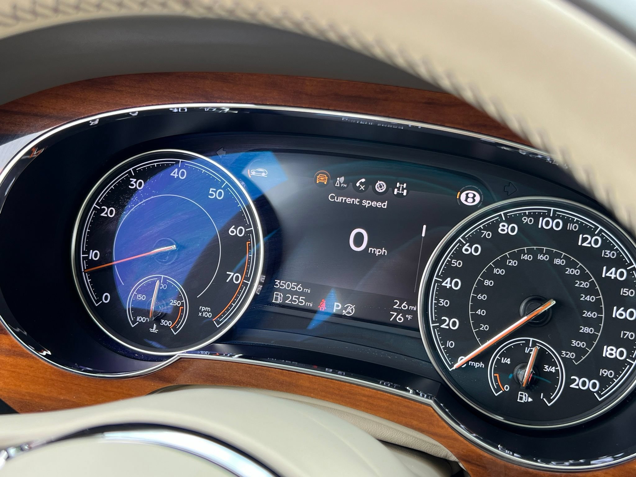 Used 2018 Bentley Bentayga AWD/4WD image 28