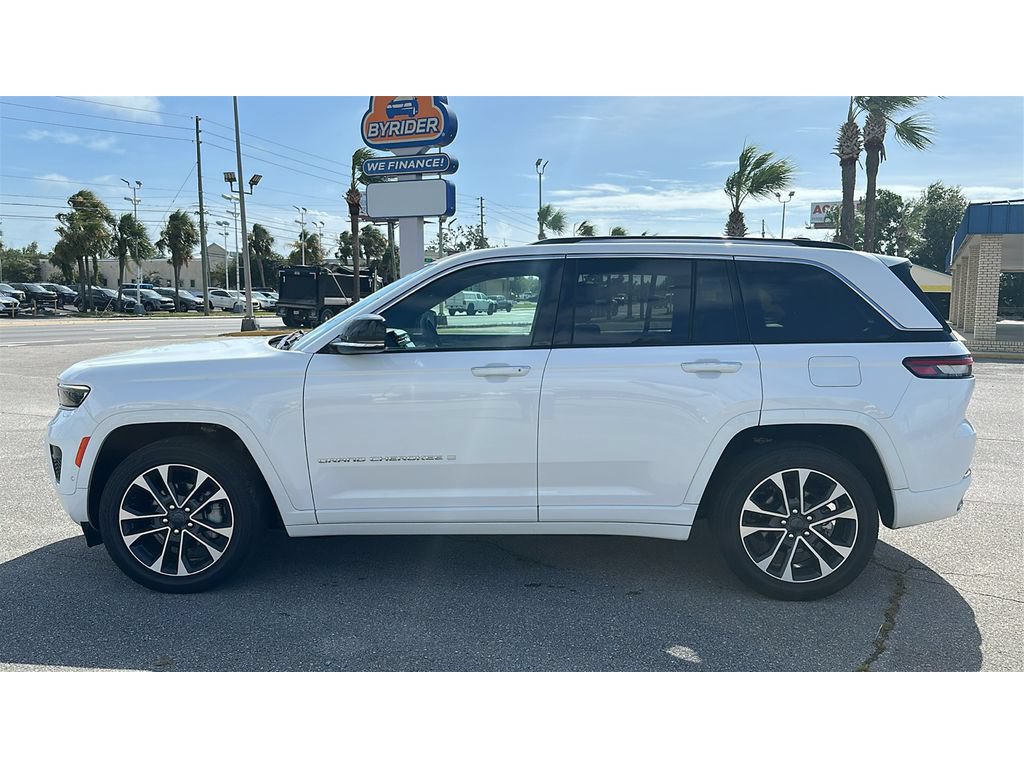 Used 2023 Jeep Grand Cherokee Overland AWD/4WD image 2