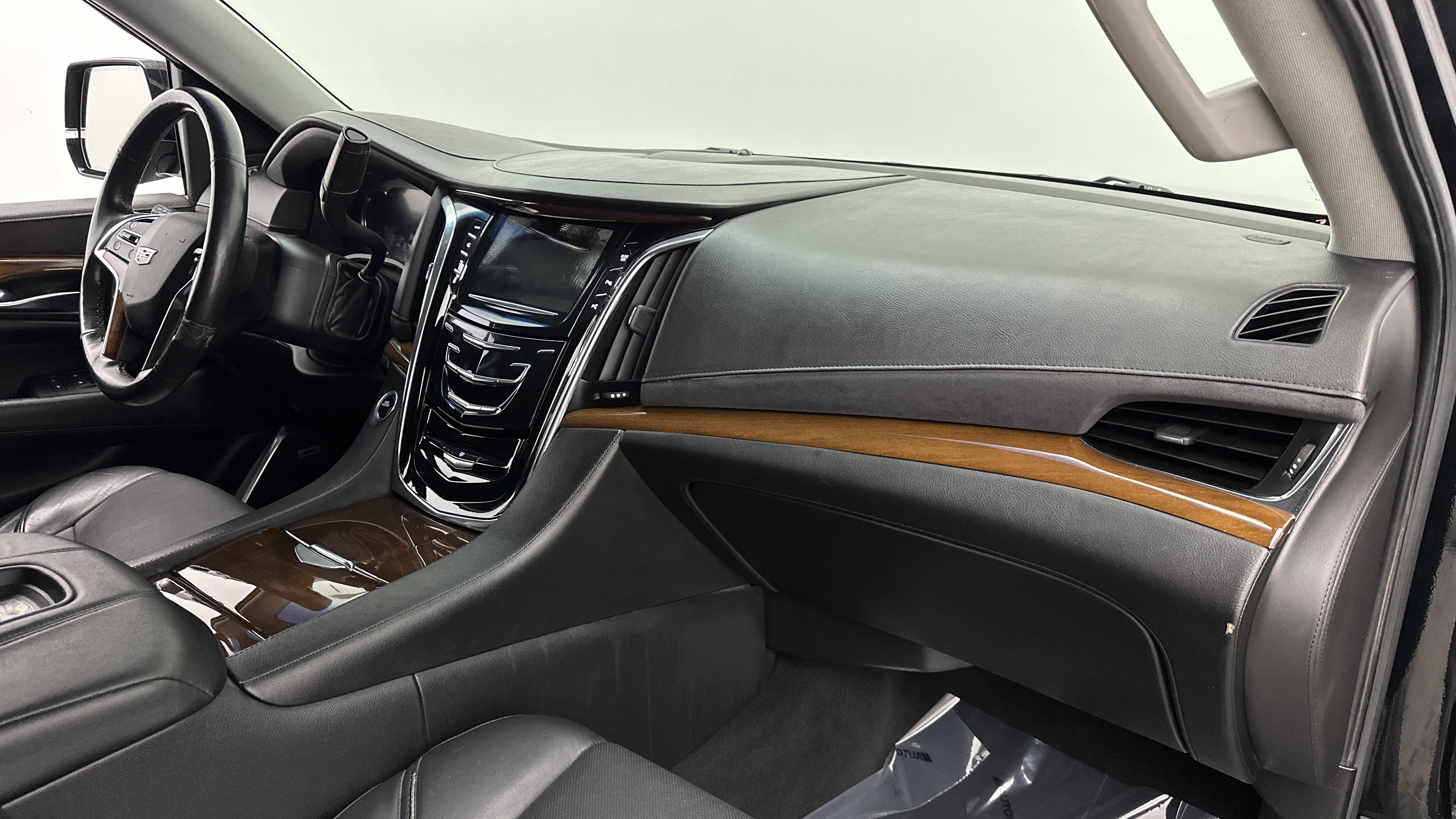 Used 2018 Cadillac Escalade ESV 4WD image 39