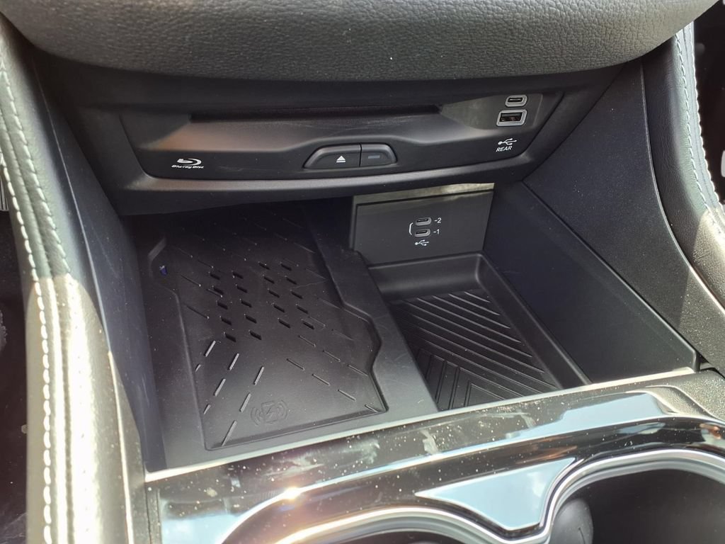 New 2026 Chrysler Pacifica Limited w/ Uconnect Theater Family Group FWD image 10