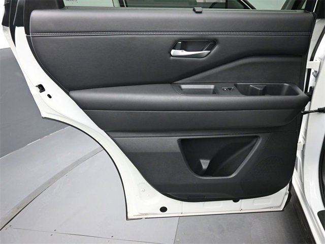 Used 2024 Nissan Pathfinder Platinum w/ Cargo Package image 15