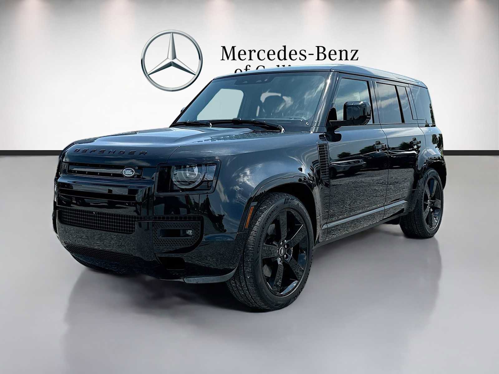 Used 2025 Land Rover Defender 110 V8 AWD/4WD image 1