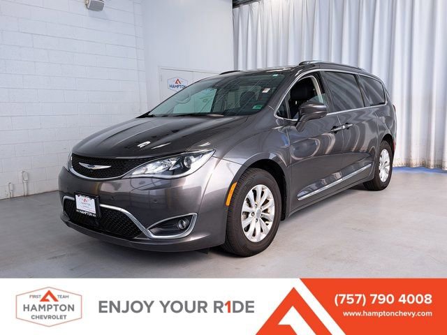 Used 2024 Kia Carnival LX FWD image 1