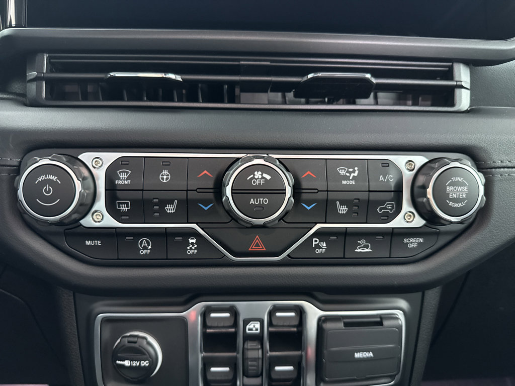 New 2025 Jeep Wrangler Sahara image 38