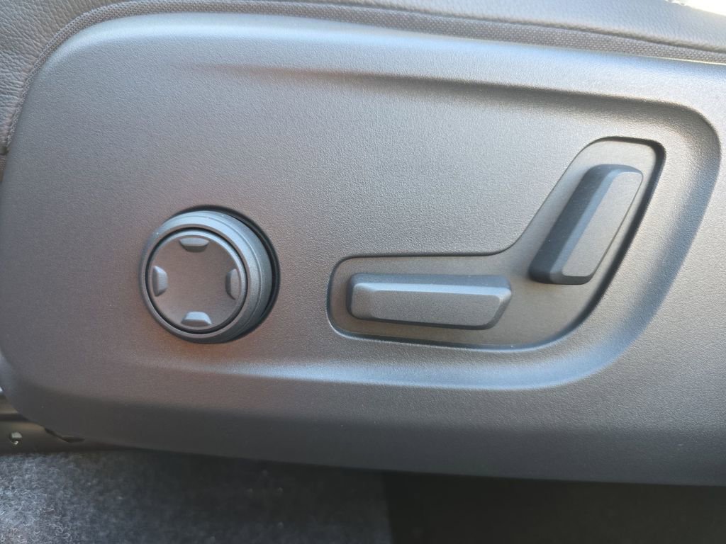 New 2026 Volvo XC40 B5 Core w/ Climate Package image 31