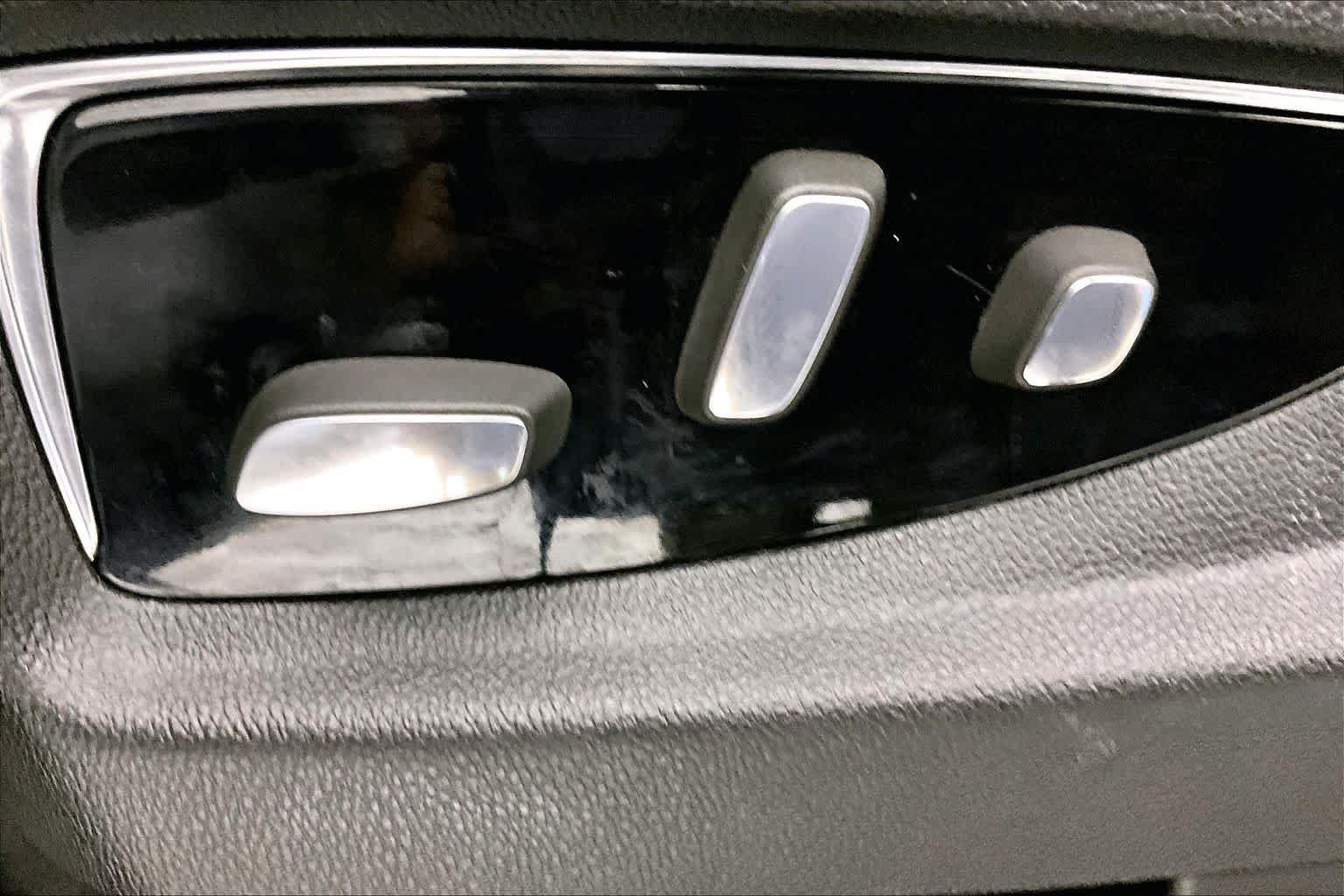 Used 2015 Cadillac Escalade ESV Premium RWD image 31