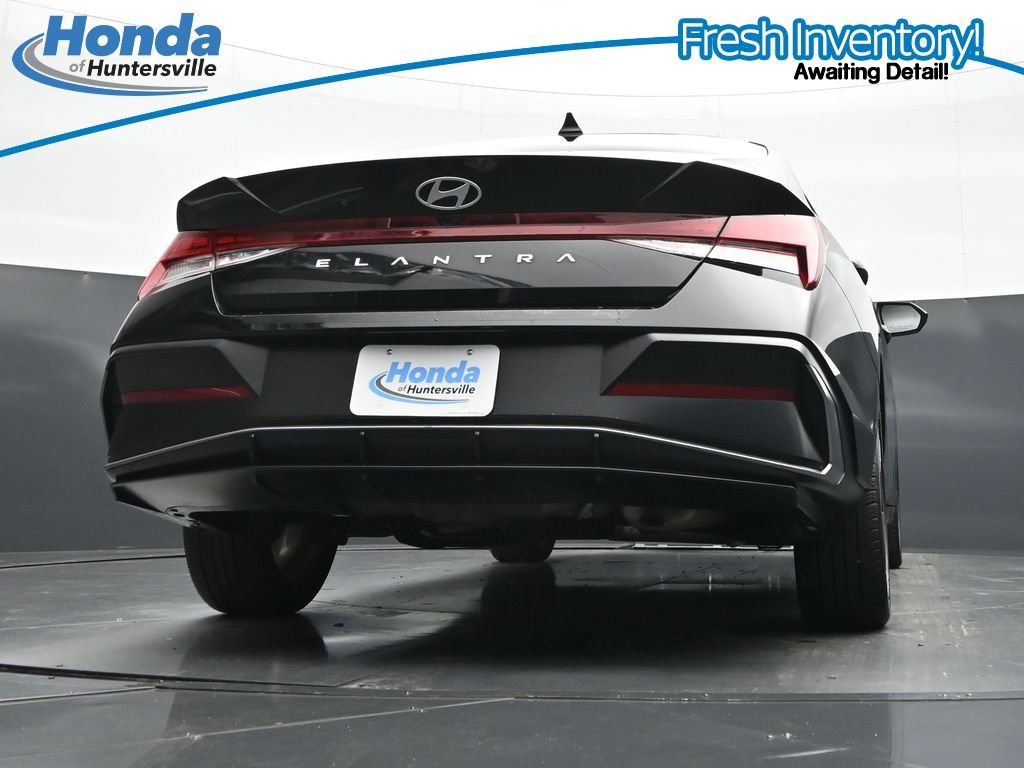 Used 2024 Hyundai Elantra SEL w/ Convenience Package FWD image 31