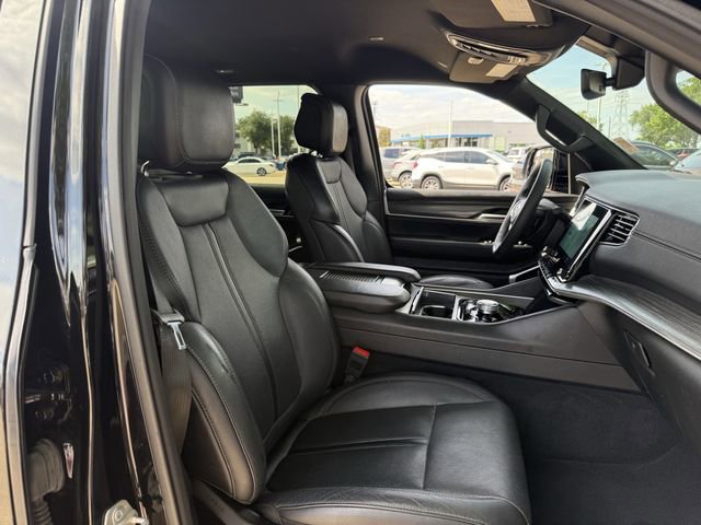 Used 2024 Jeep Wagoneer L Series II w/ Flexible Seating Group RWD image 31