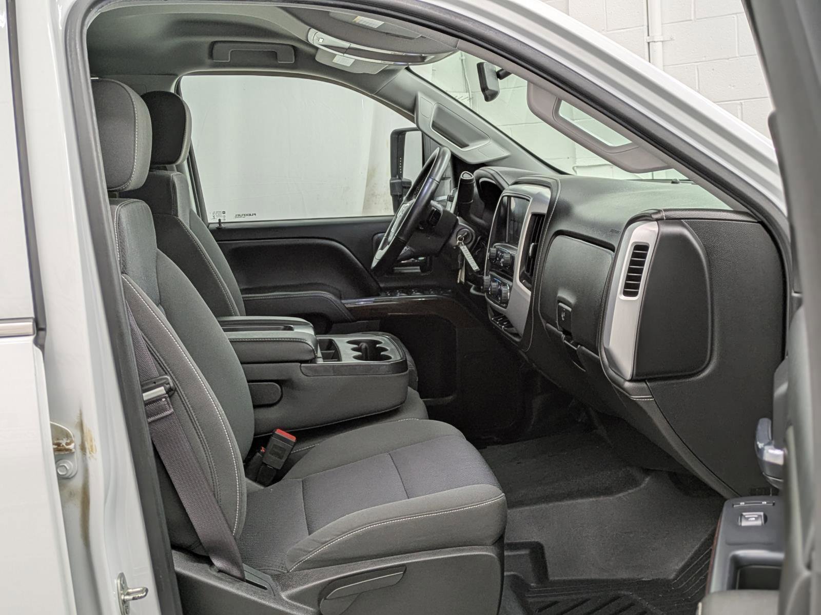 Used 2017 GMC Sierra 2500 SLE w/ HD SLE Preferred Plus Package image 18