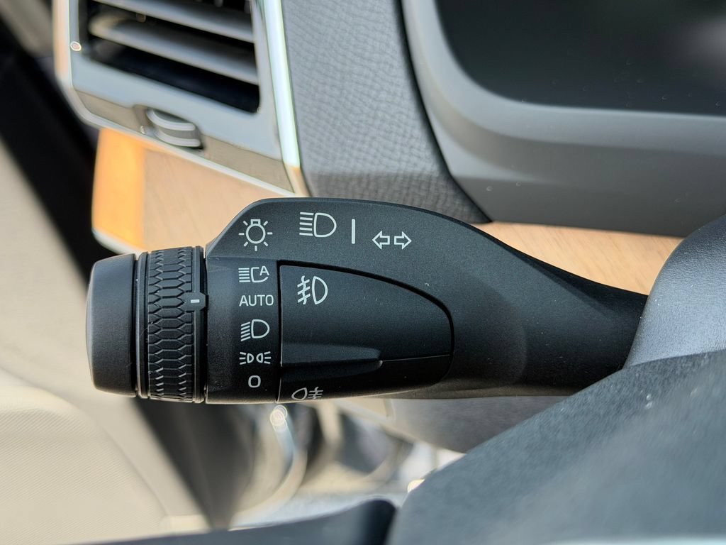 Certified 2025 Volvo XC90 T8 Plus AWD/4WD image 39