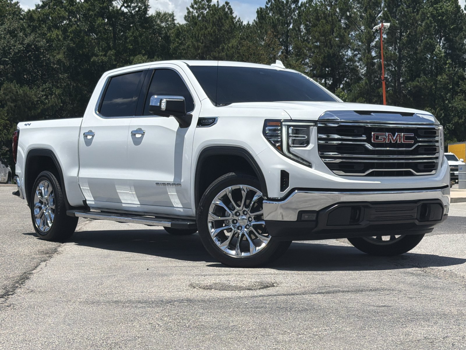 Used 2024 GMC Sierra 1500 SLT w/ SLT Premium Package AWD/4WD image 2