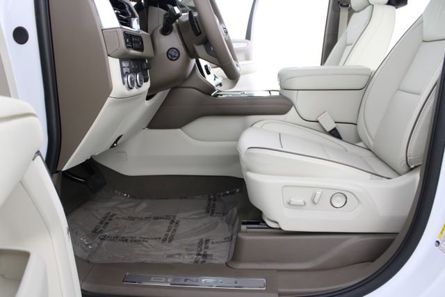New 2026 GMC Yukon XL Denali w/ Denali Reserve Package image 21
