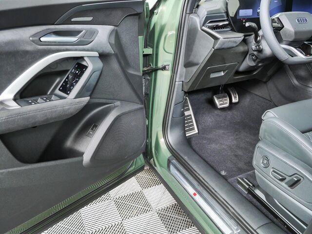 New 2026 Audi SQ5 Prestige AWD/4WD image 9