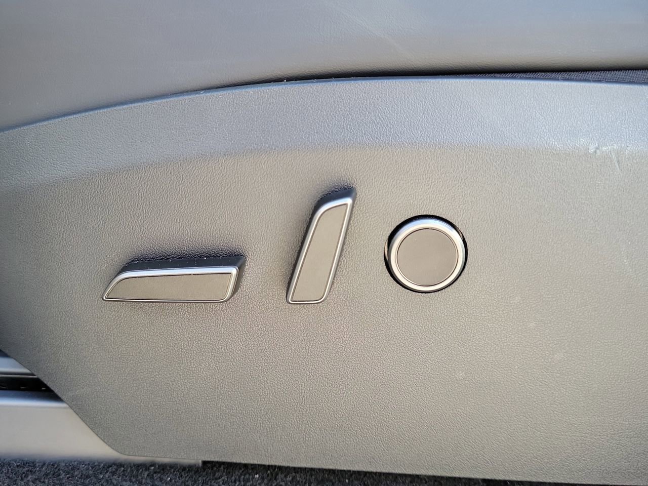 Used 2024 Tesla Model Y Long Range image 25