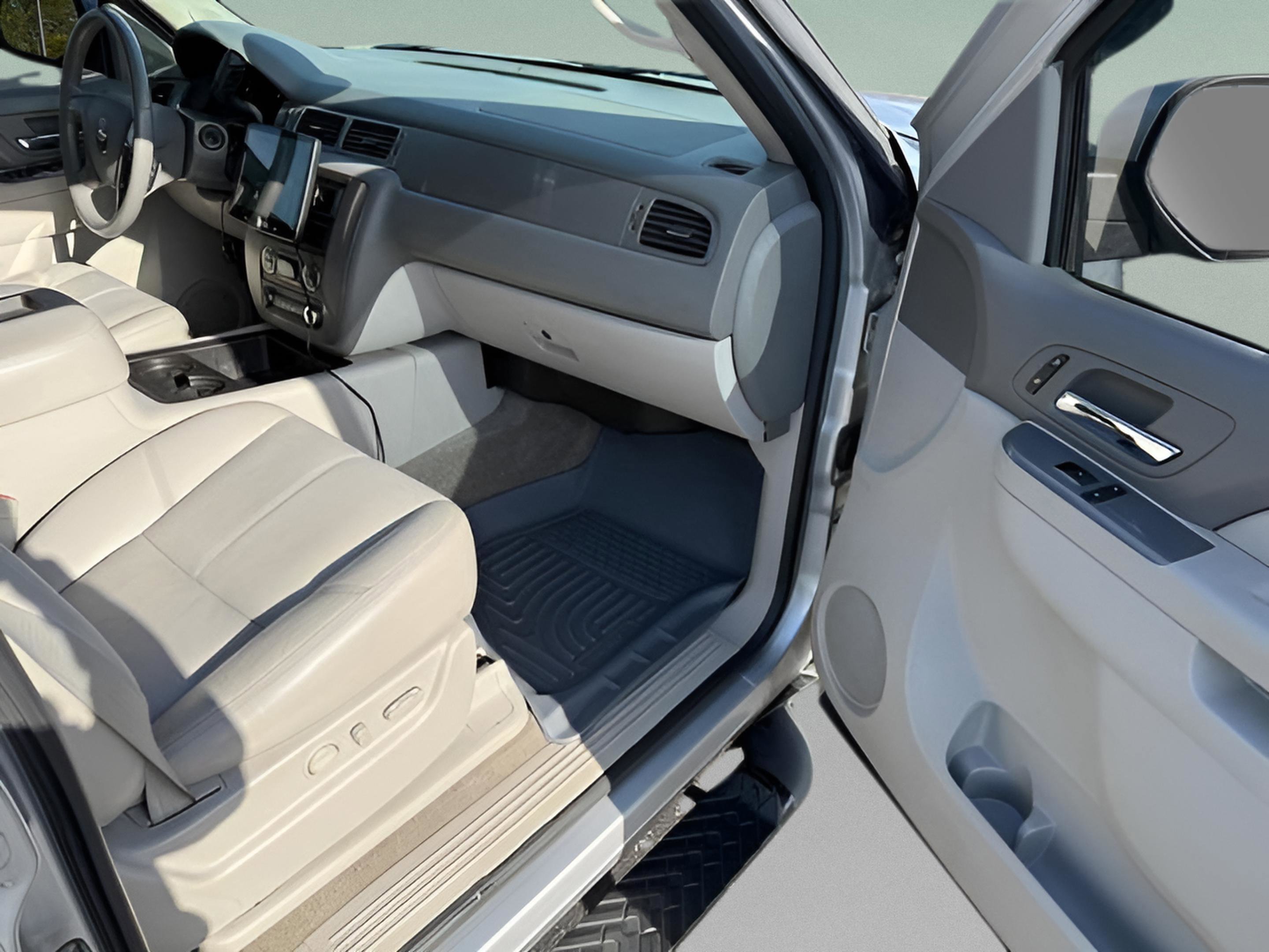 Used 2011 Chevrolet Tahoe LT w/ Luxury Package image 16