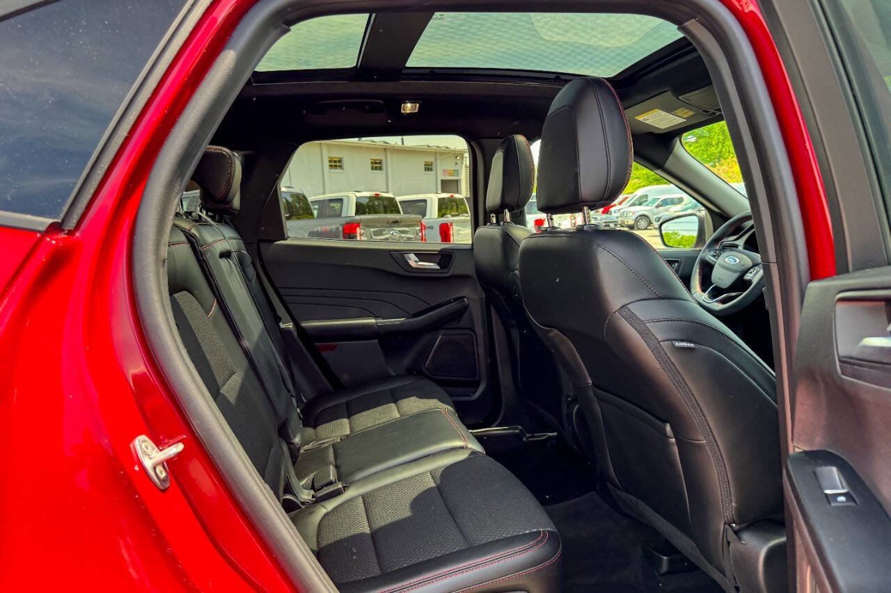 Used 2023 Ford Escape ST-Line w/ Tech Pack #1 AWD/4WD image 13