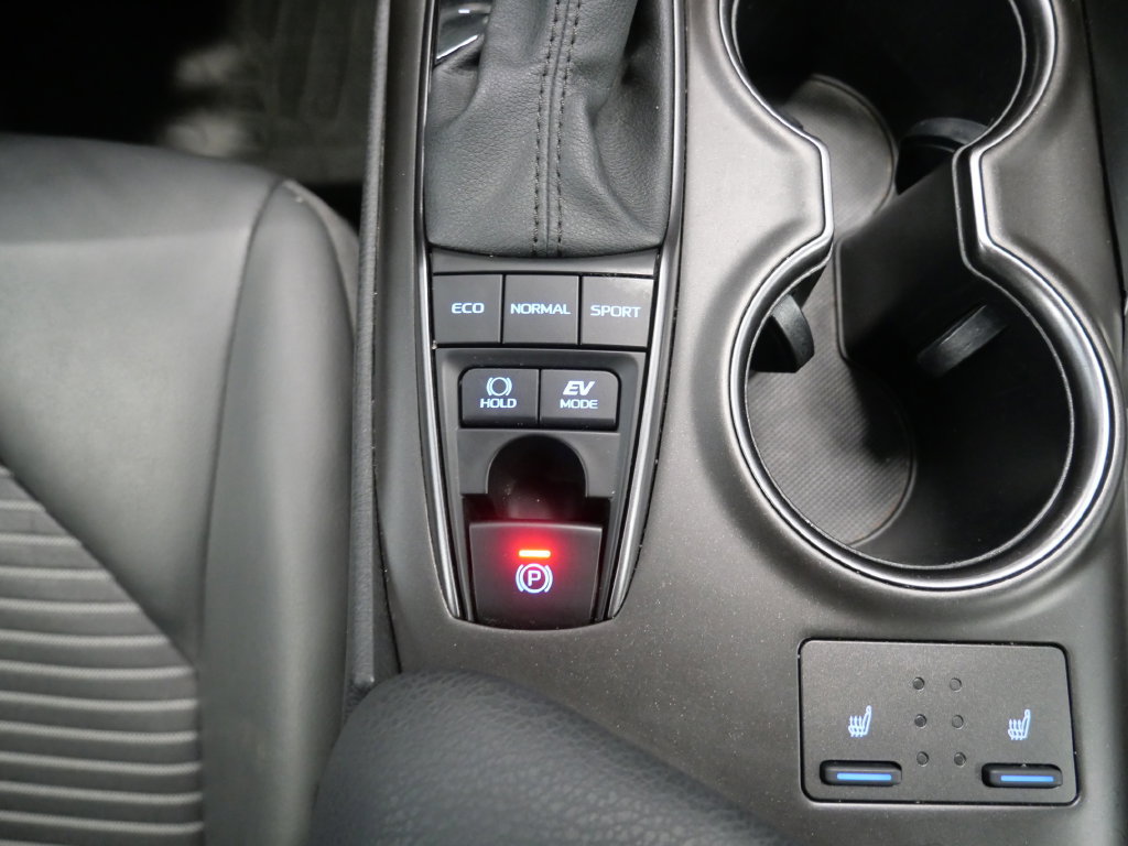 Used 2023 Toyota Camry SE w/ Cold Weather Package FWD image 32