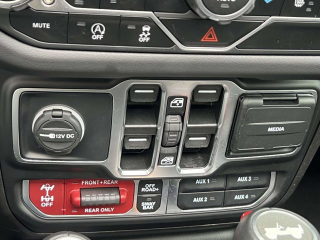 Used 2025 Jeep Wrangler Rubicon w/ Steel Bumper Group image 33