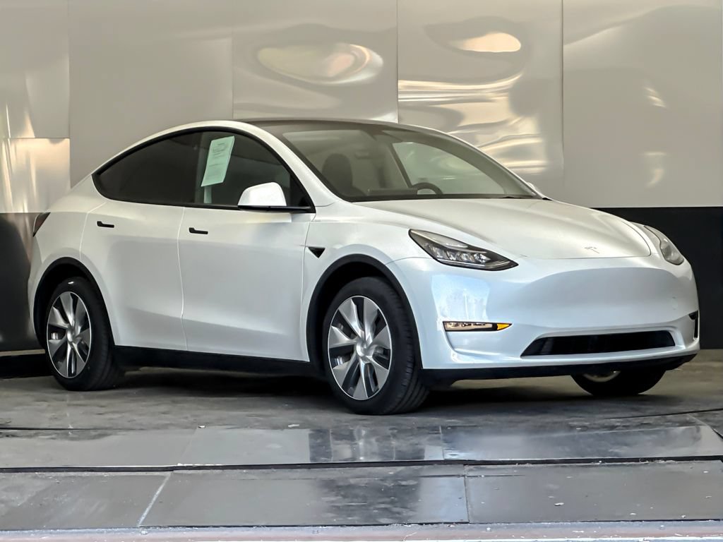 Used 2023 Tesla Model Y Long Range AWD/4WD image 1