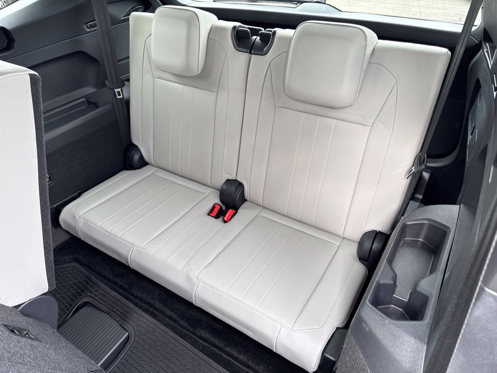 Certified 2024 Volkswagen Tiguan SE R-Line FWD image 27