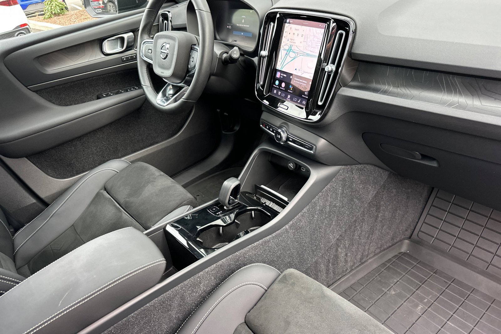 Used 2023 Volvo XC40 Recharge Ultimate image 17