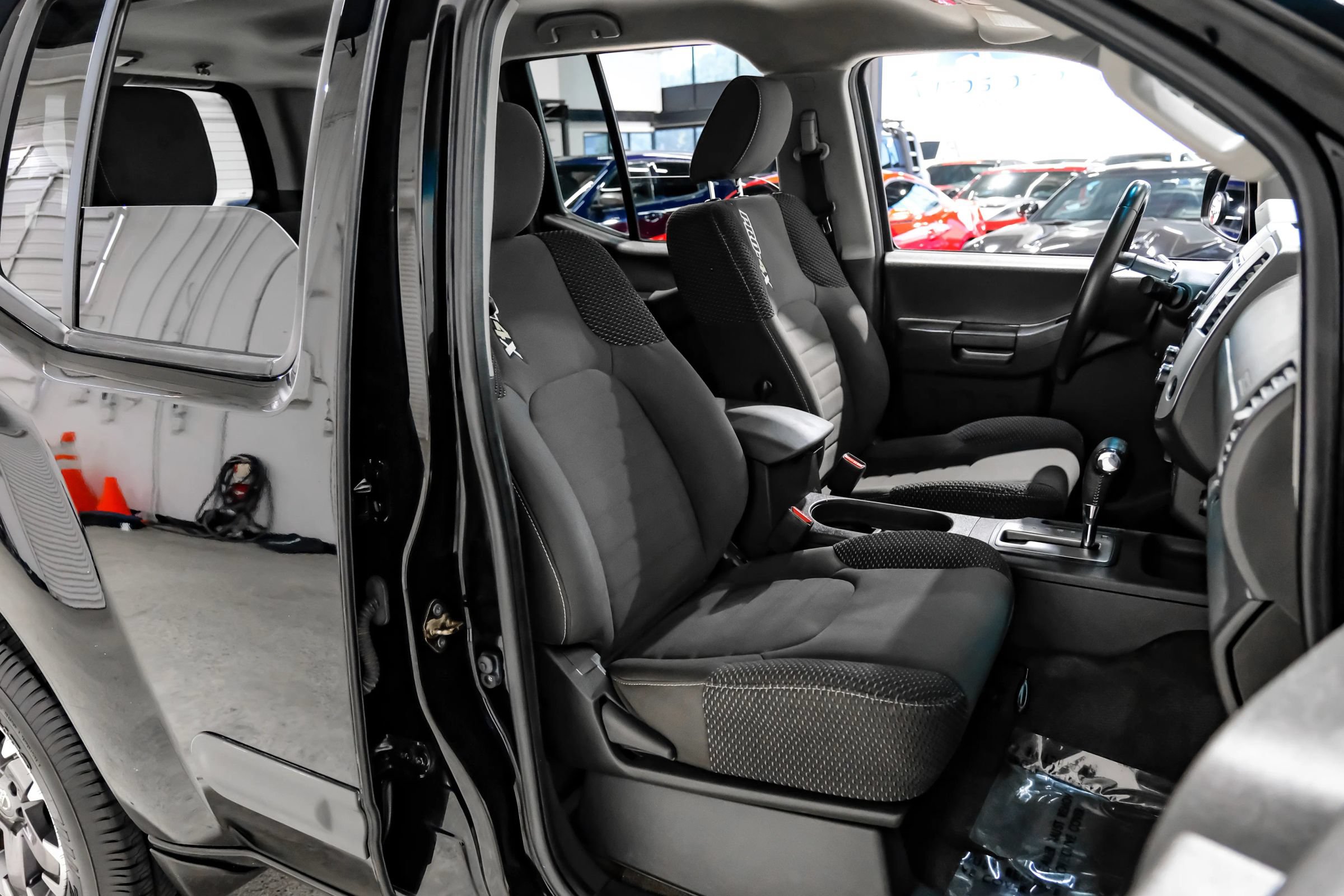 Used 2015 Nissan Xterra PRO-4X AWD/4WD image 30