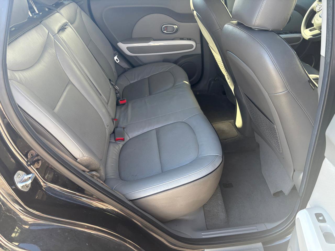 Used 2017 Kia Soul EV + image 9