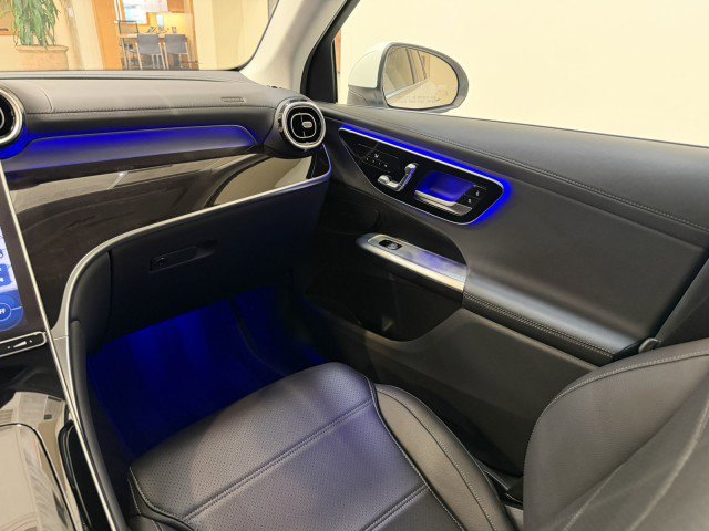 Used 2024 Mercedes-Benz GLC 300 4MATIC image 16