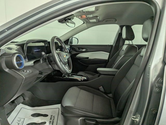 Certified 2025 Chevrolet Trax LT w/ LT Convenience Package FWD image 18