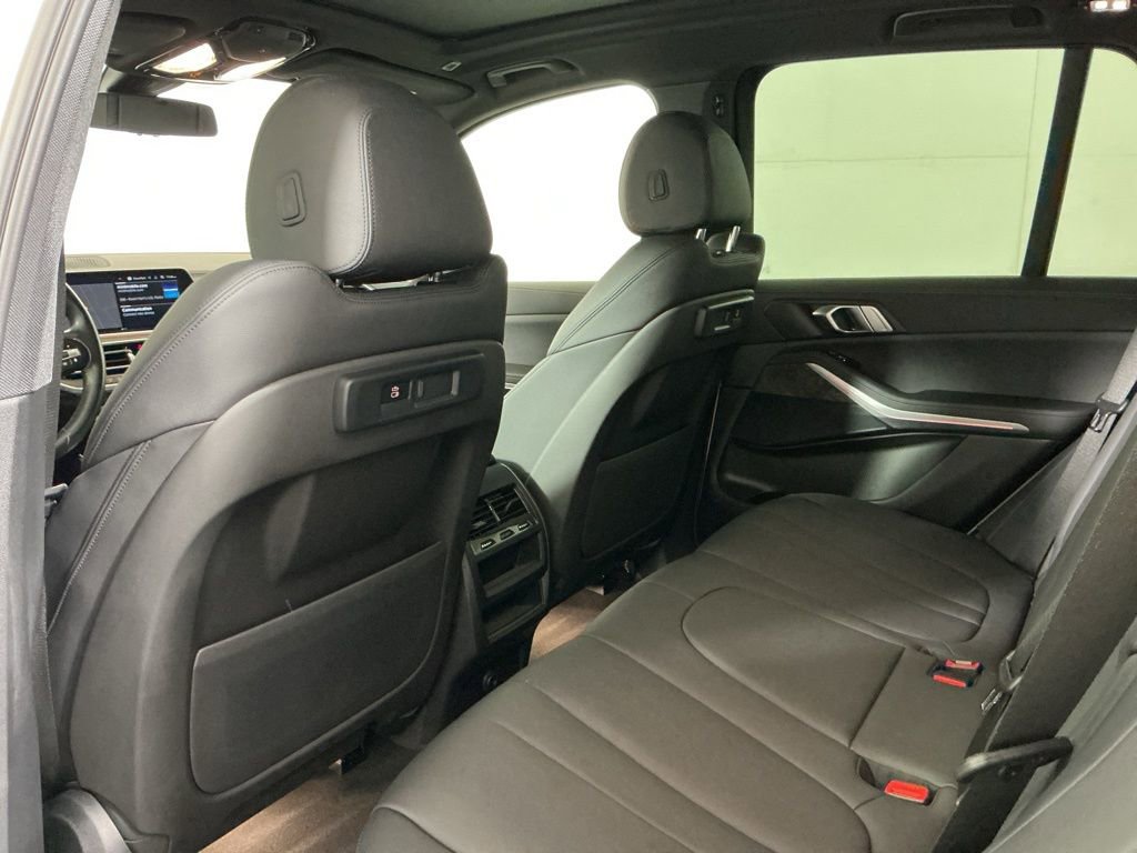 Certified 2022 BMW X5 xDrive40i w/ Parking Assistance Package AWD/4WD image 25