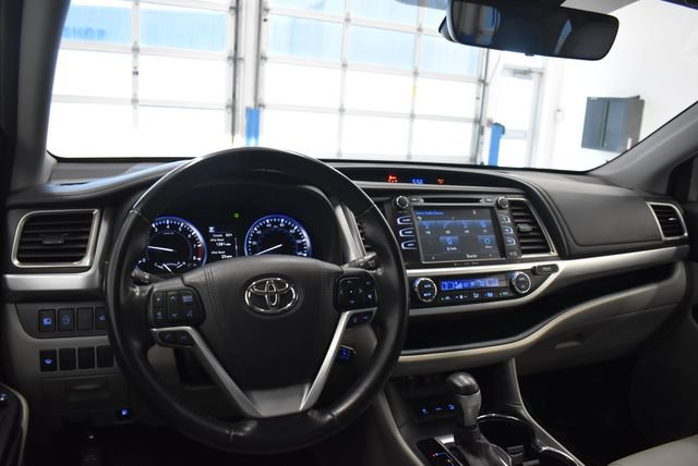 Used 2018 Toyota Highlander XLE AWD/4WD image 23