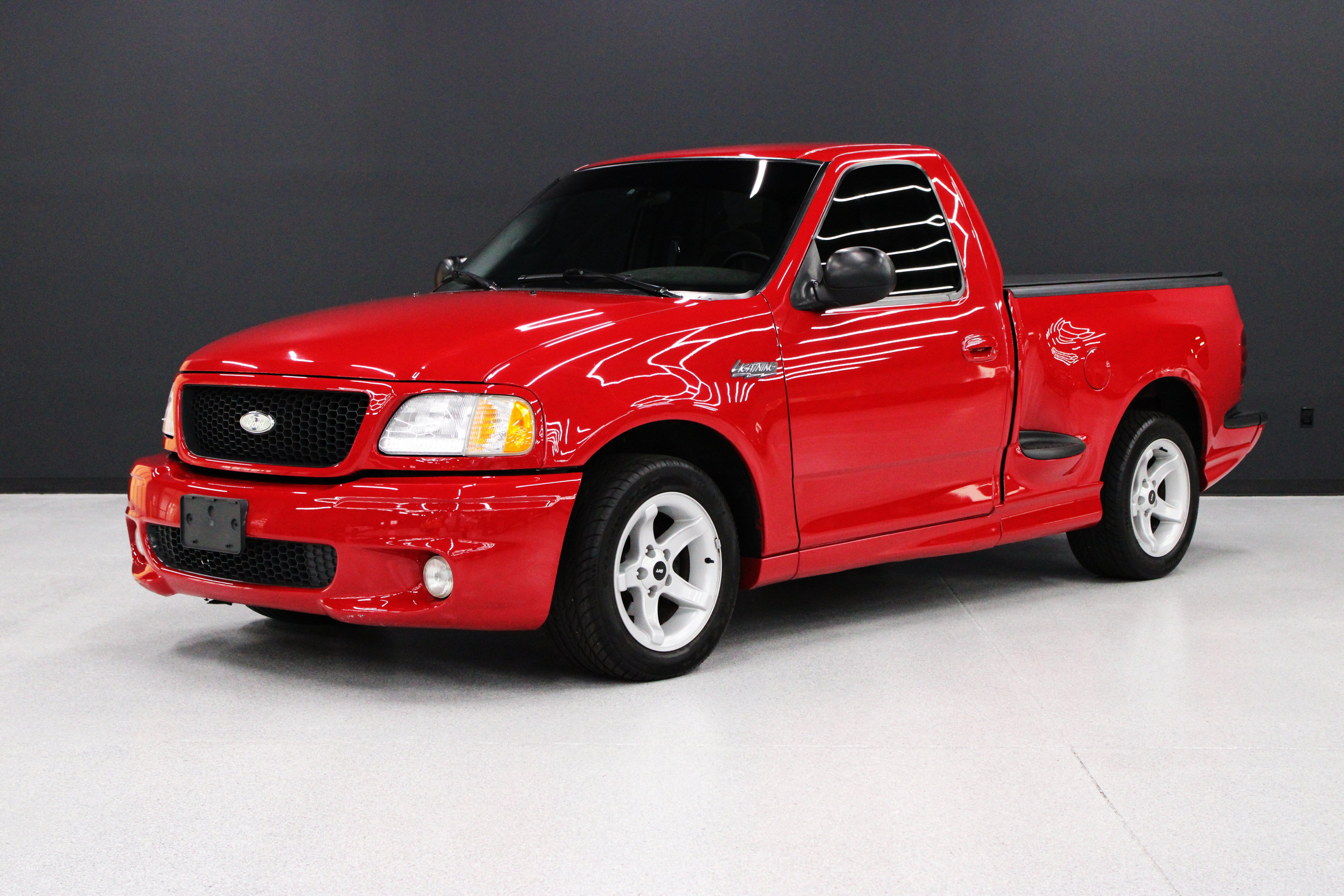 Used 1999 Ford F150 Lightning RWD image 25