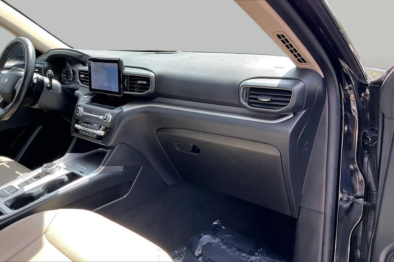 Used 2020 Ford Explorer XLT w/ Equipment Group 202A RWD image 16
