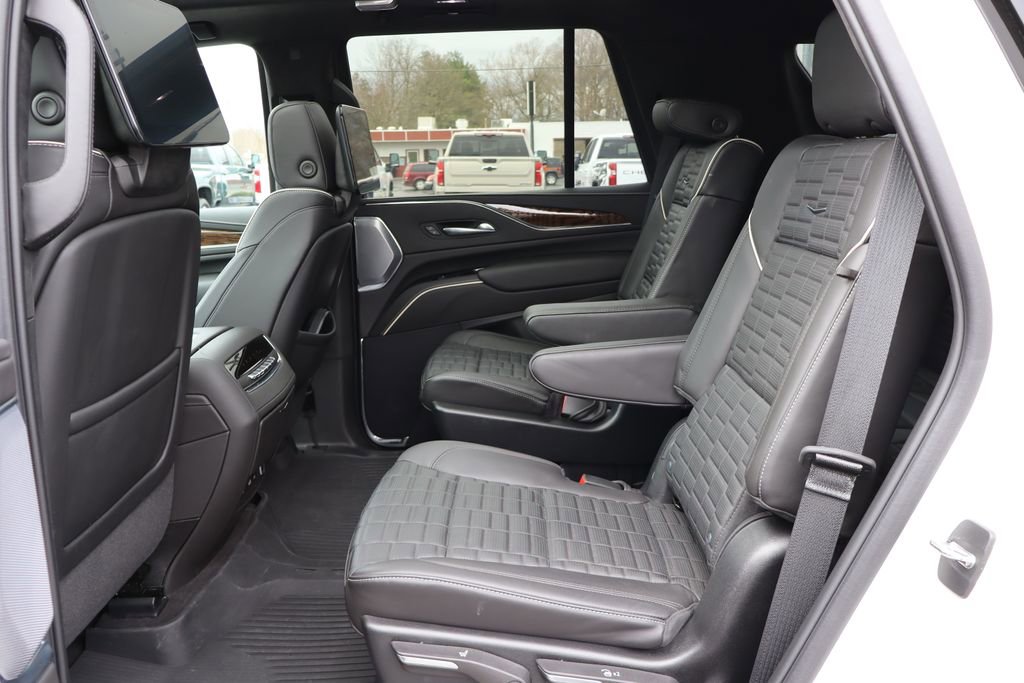 Used 2024 Cadillac Escalade Sport Platinum w/ LPO, ONYX Package image 28