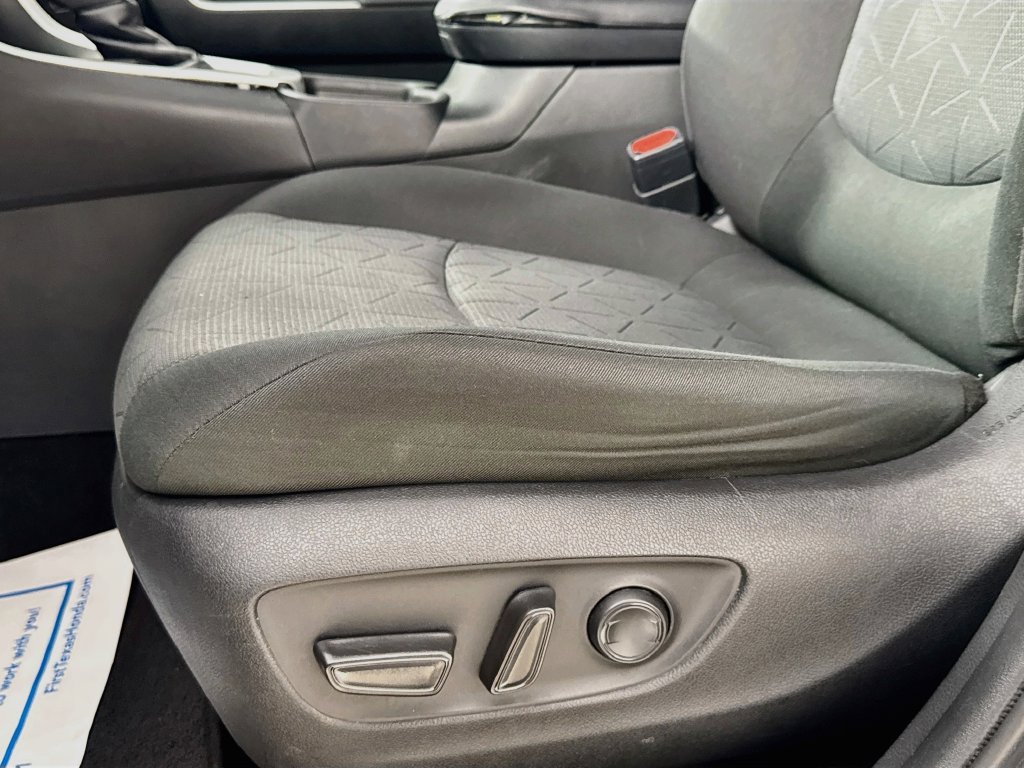Used 2020 Toyota RAV4 XLE w/ Convenience Package FWD image 23