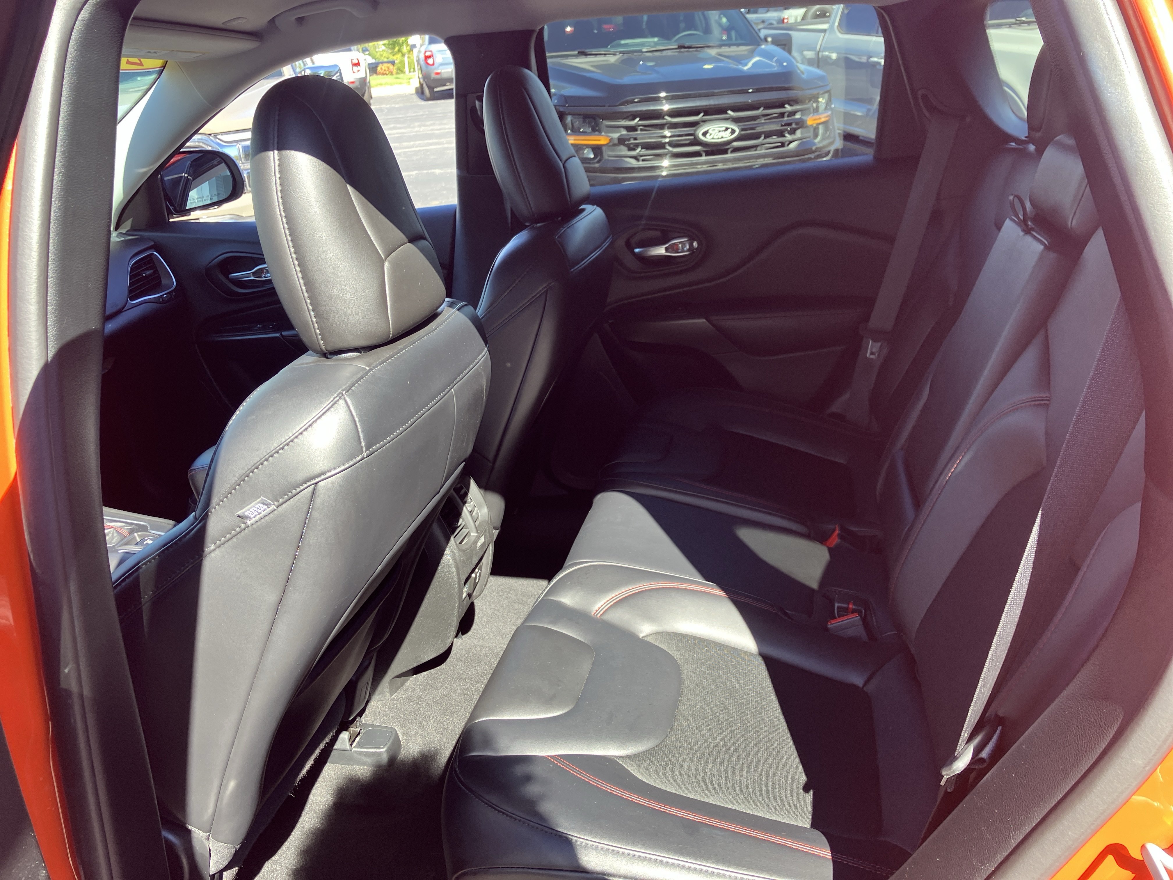 Used 2021 Jeep Cherokee Trailhawk AWD/4WD image 14