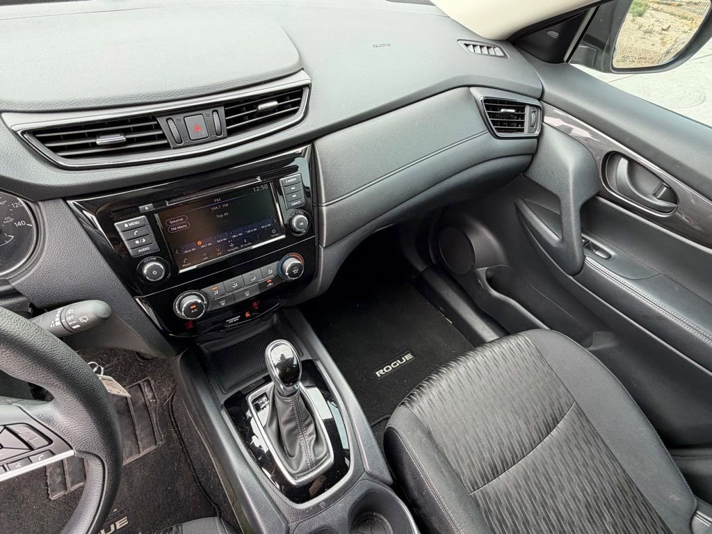 Used 2020 Nissan Rogue S FWD image 18