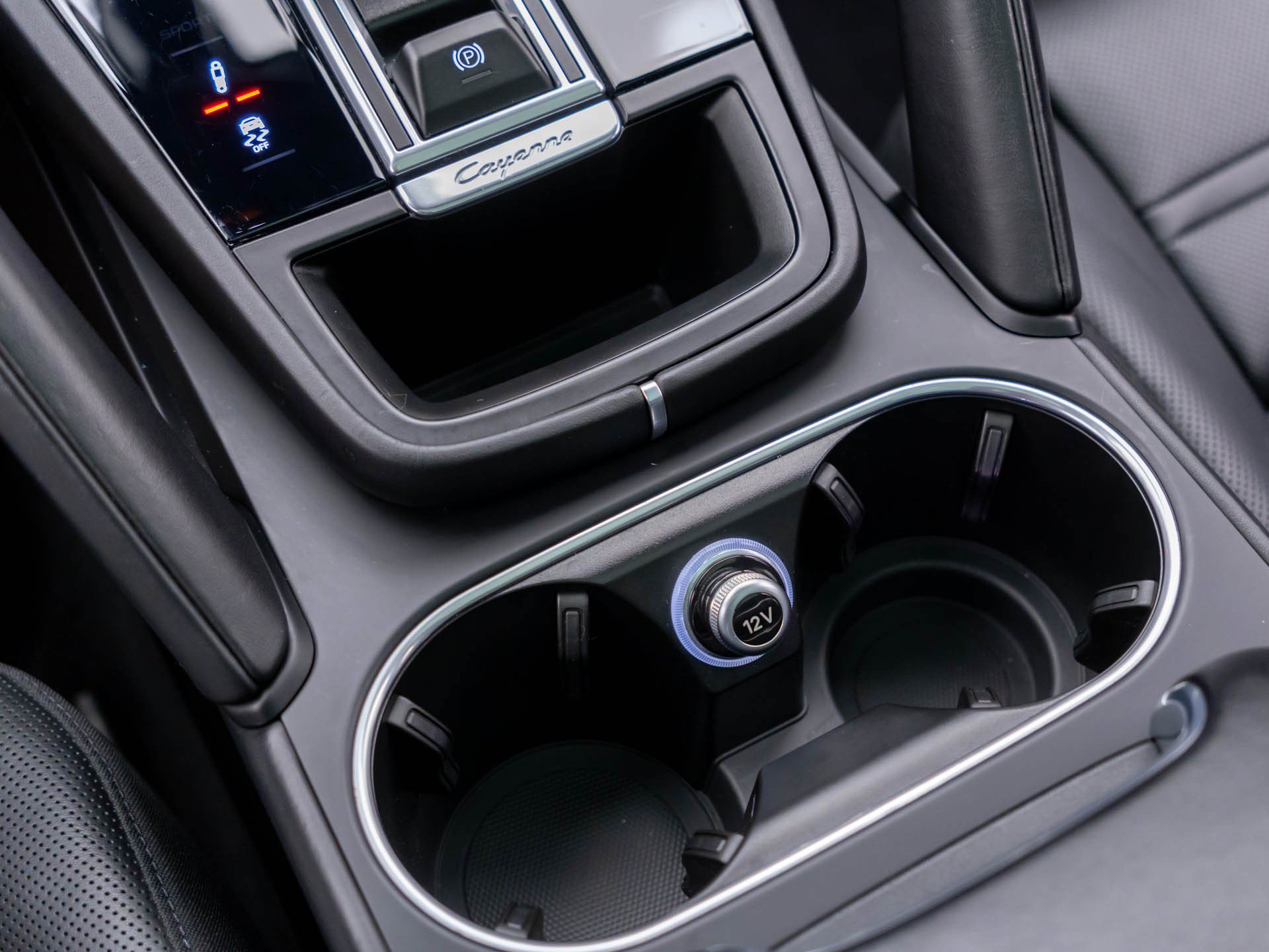 Certified 2022 Porsche Cayenne GTS AWD/4WD image 28