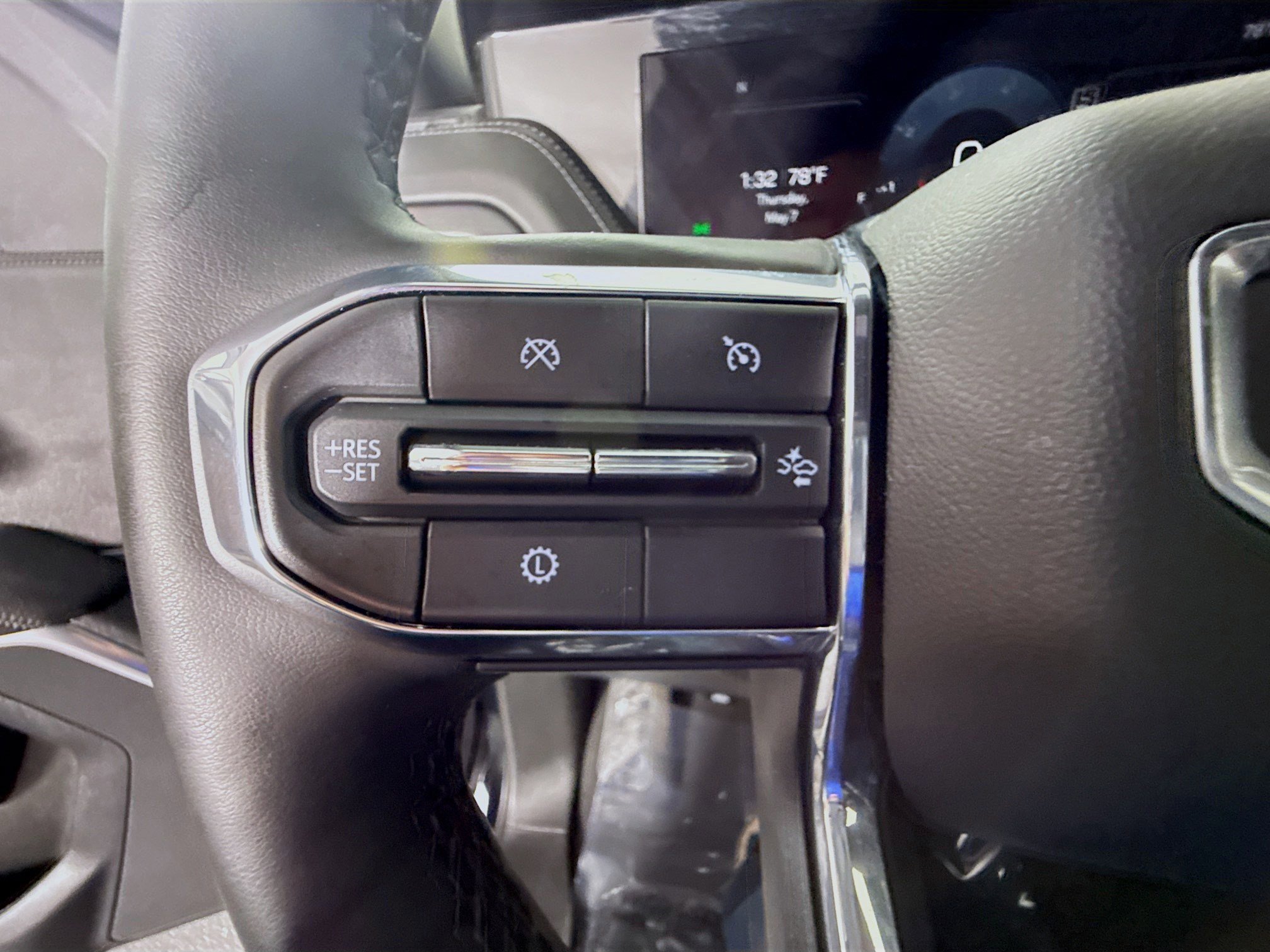Used 2025 GMC Yukon Denali AWD/4WD image 22
