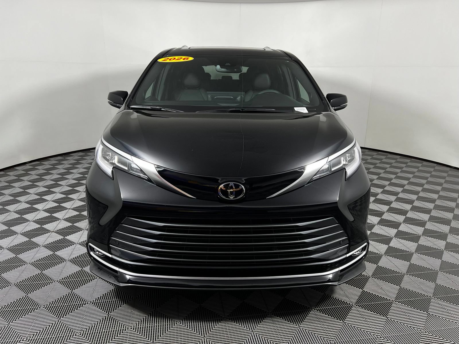 Used 2026 Toyota Sienna Limited FWD image 2