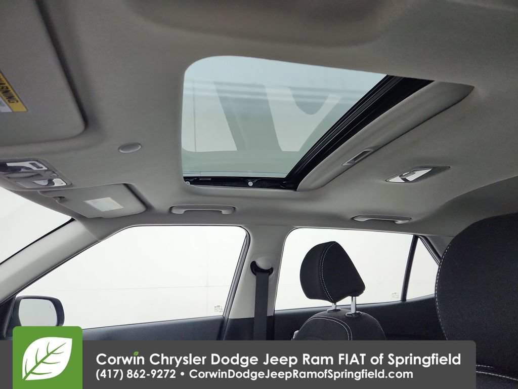 Used 2025 Hyundai Venue SEL FWD image 30