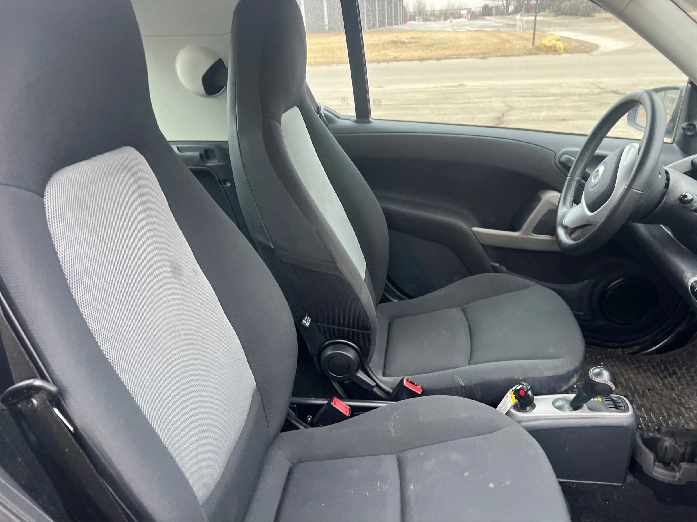 Used 2012 smart fortwo passion RWD image 27