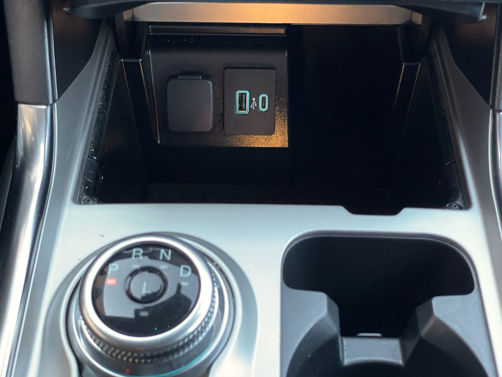 Used 2022 Ford Explorer XLT image 34