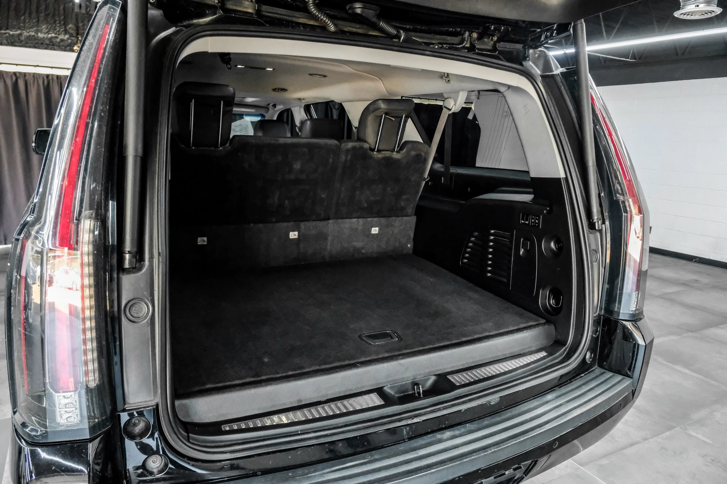 Used 2020 Cadillac Escalade ESV Luxury RWD image 65