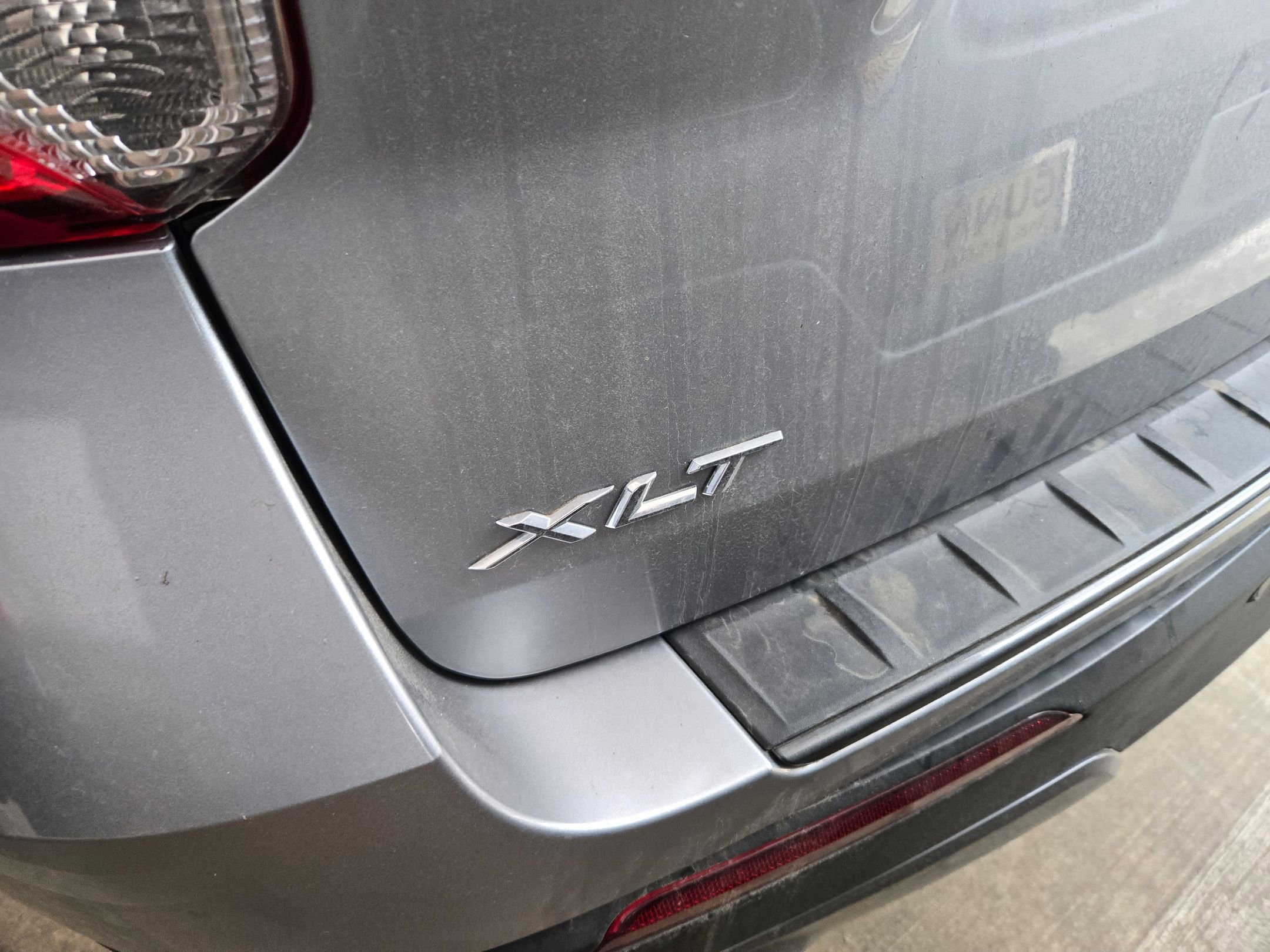 Used 2022 Ford Explorer XLT w/ Equipment Group 202A image 10