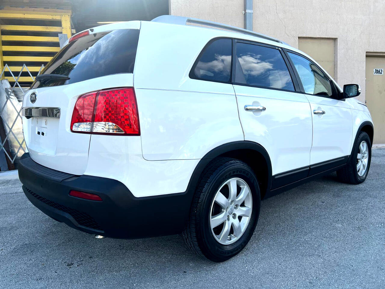 Used 2013 Kia Sorento LX w/ Convenience Pkg image 14