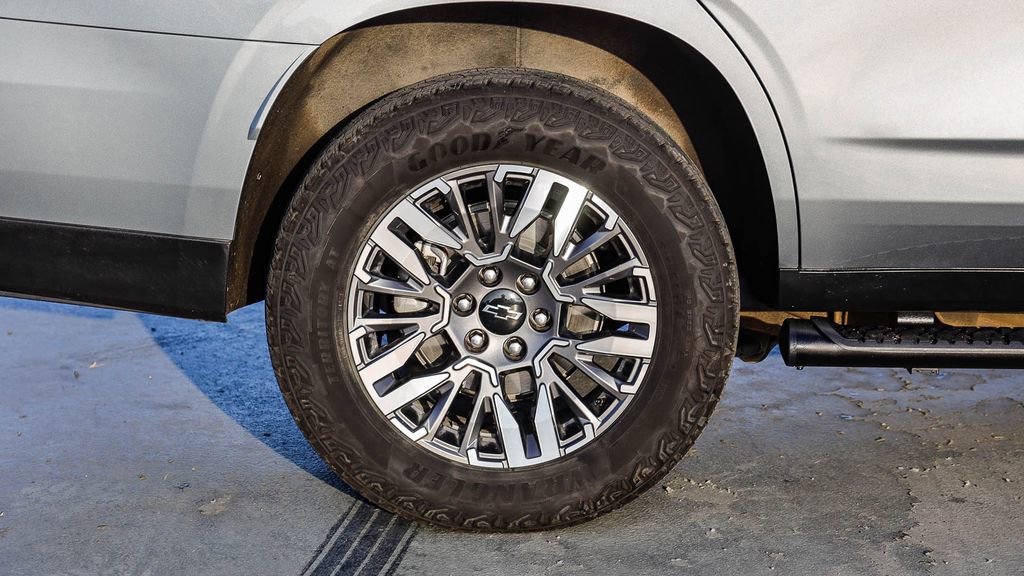 Used 2025 Chevrolet Tahoe Z71 AWD/4WD image 11