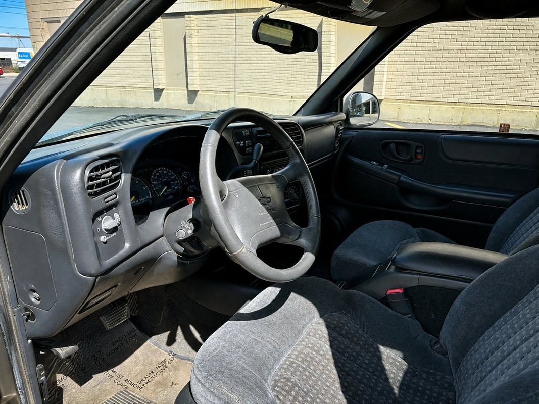 Used 1998 Chevrolet Blazer LS w/ Preferred Equipment Group AWD/4WD image 10