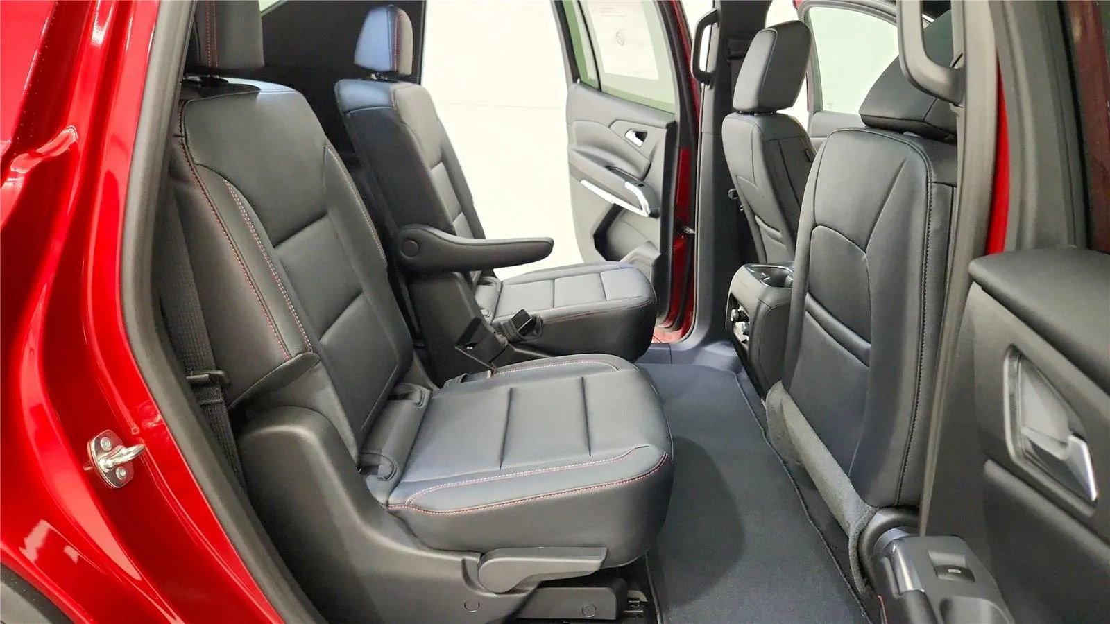 New 2026 Chevrolet Traverse Z71 w/ Driver Confidence Package AWD/4WD image 38