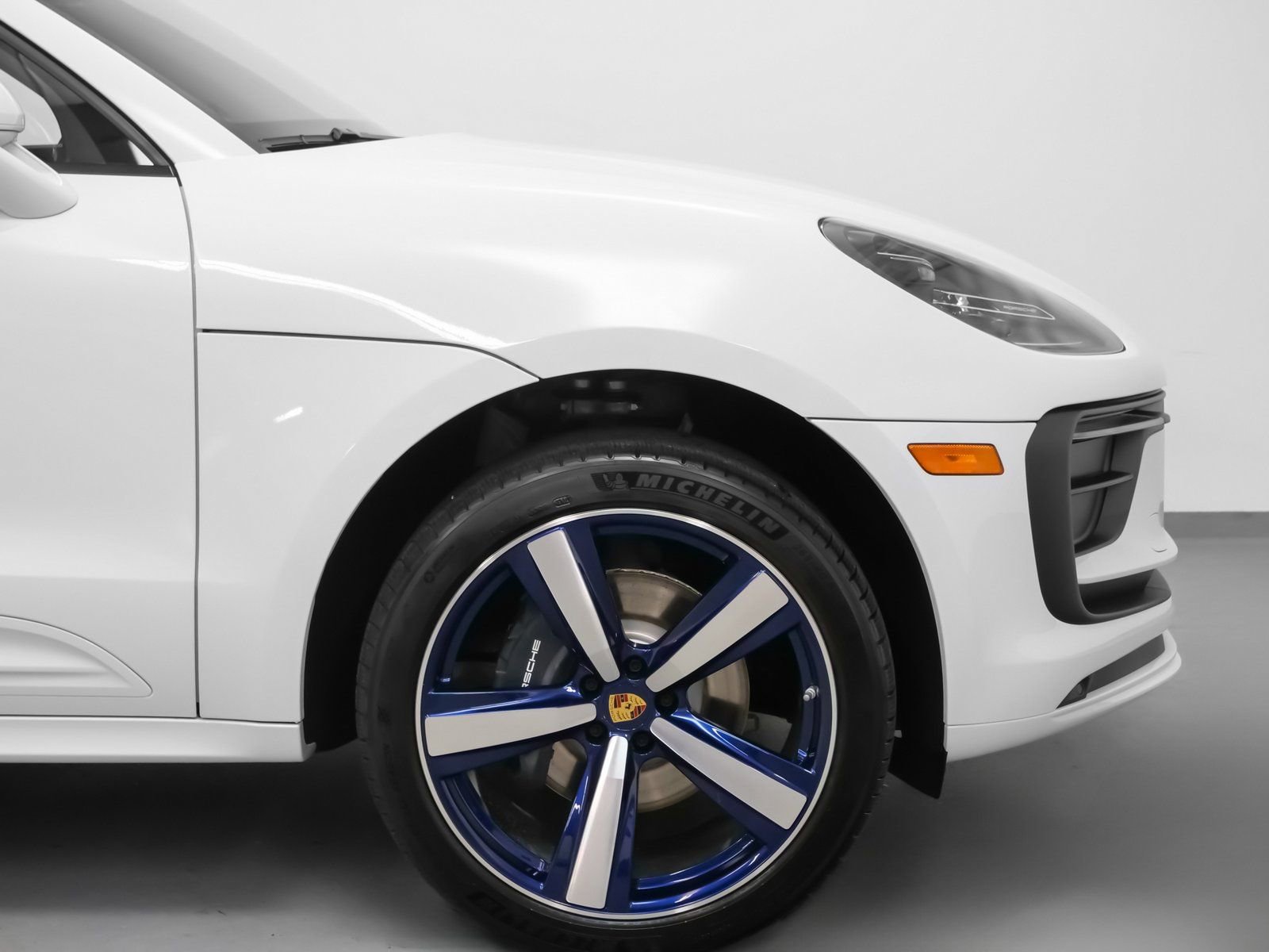 Certified 2025 Porsche Macan image 12